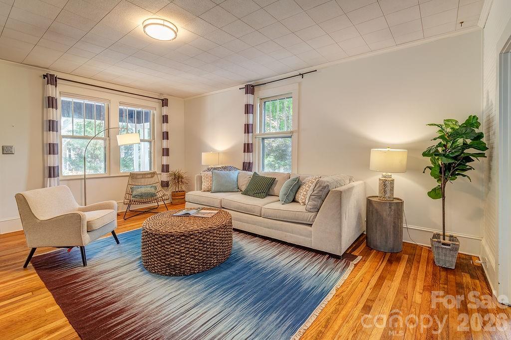 33 Green Oak Road Asheville NC 28804