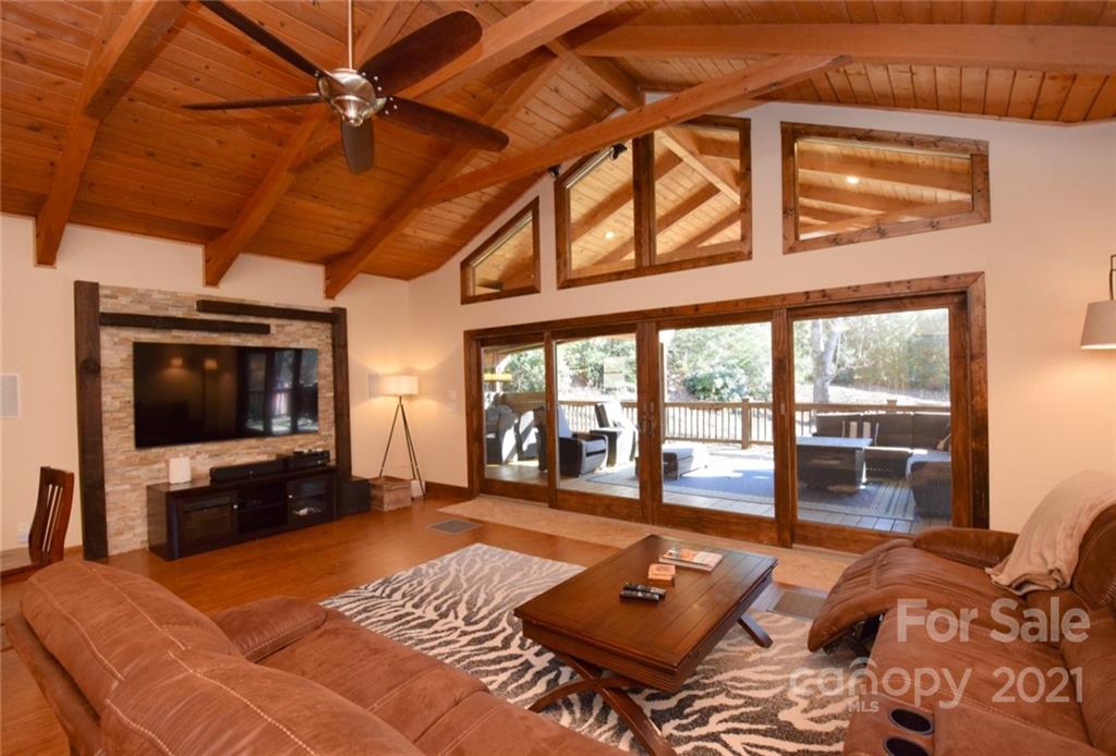 450 Winter Star Loop Burnsville NC 28714