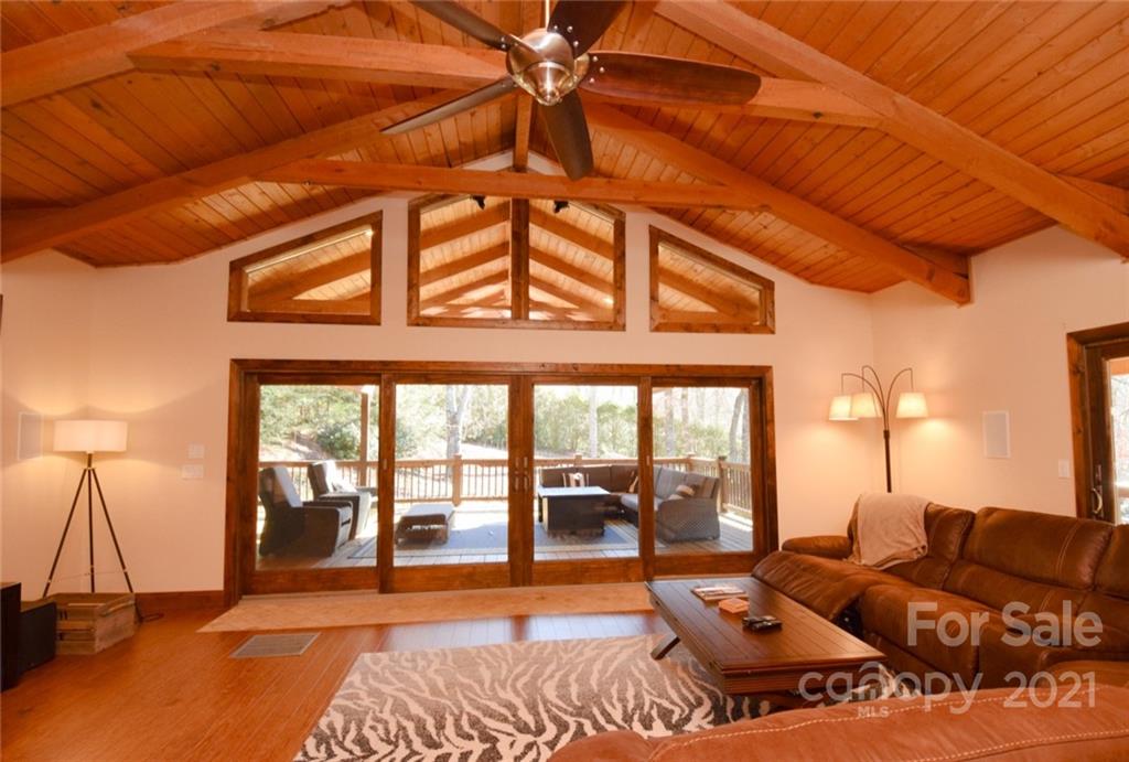 450 Winter Star Loop Burnsville NC 28714