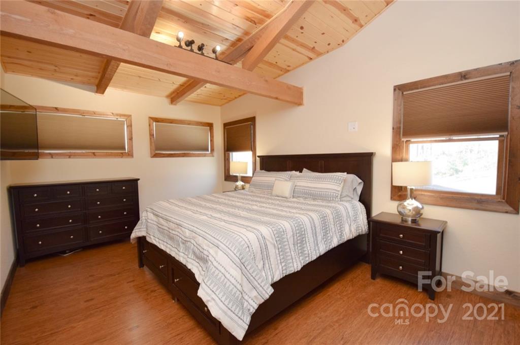 450 Winter Star Loop Burnsville NC 28714