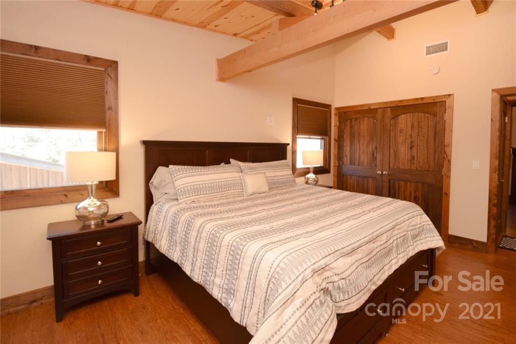 450 Winter Star Loop Burnsville NC 28714