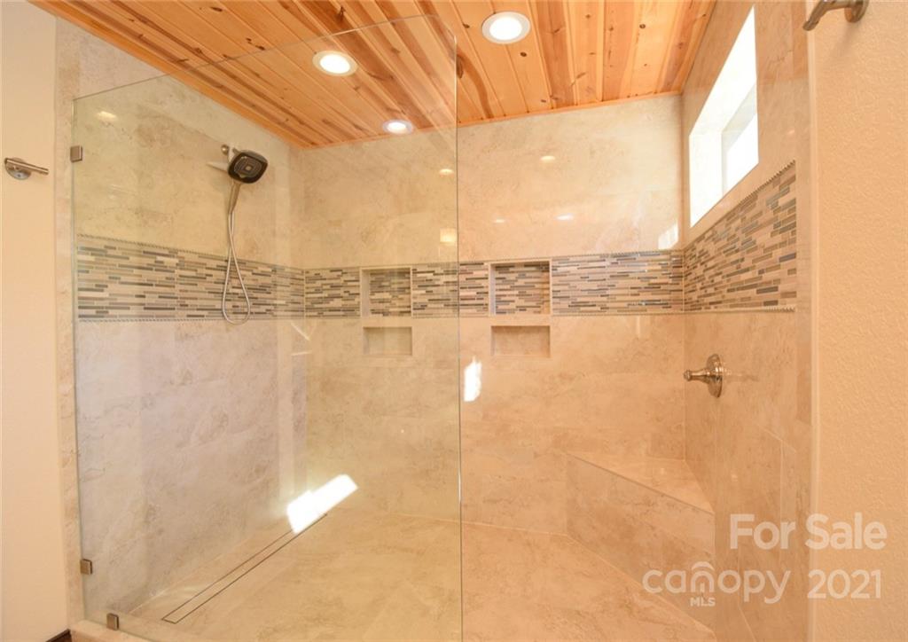 450 Winter Star Loop Burnsville NC 28714