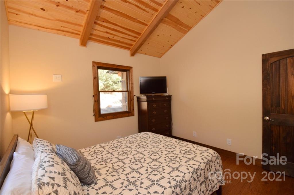 450 Winter Star Loop Burnsville NC 28714
