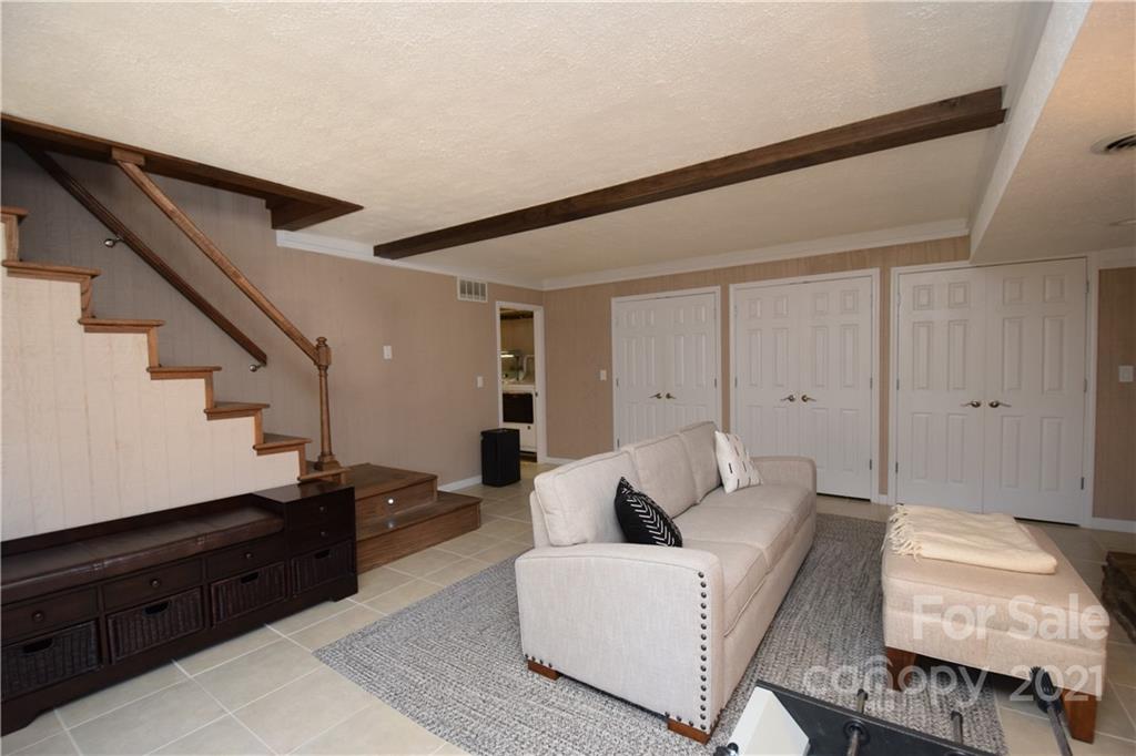 450 Winter Star Loop Burnsville NC 28714