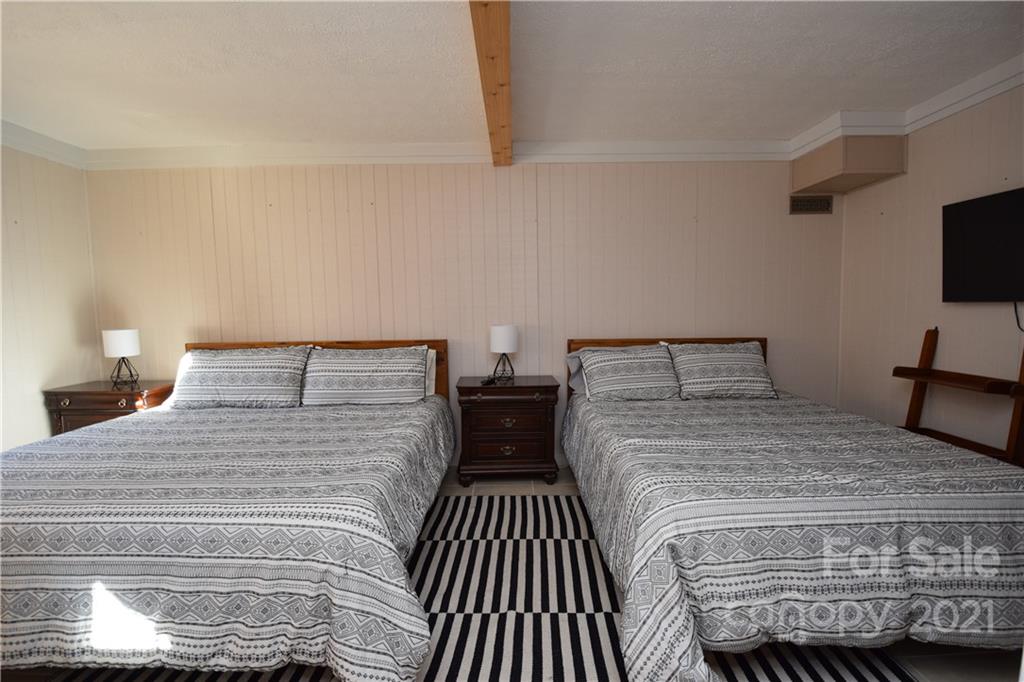 450 Winter Star Loop Burnsville NC 28714