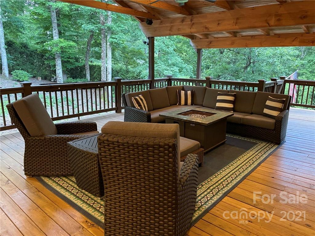 450 Winter Star Loop Burnsville NC 28714