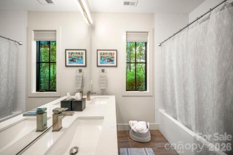 154 Wandering Oaks Way Asheville NC 28805