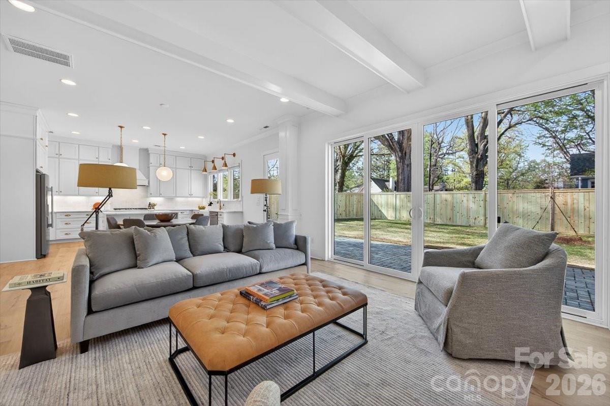 1607 Chippendale Road Charlotte NC 28205