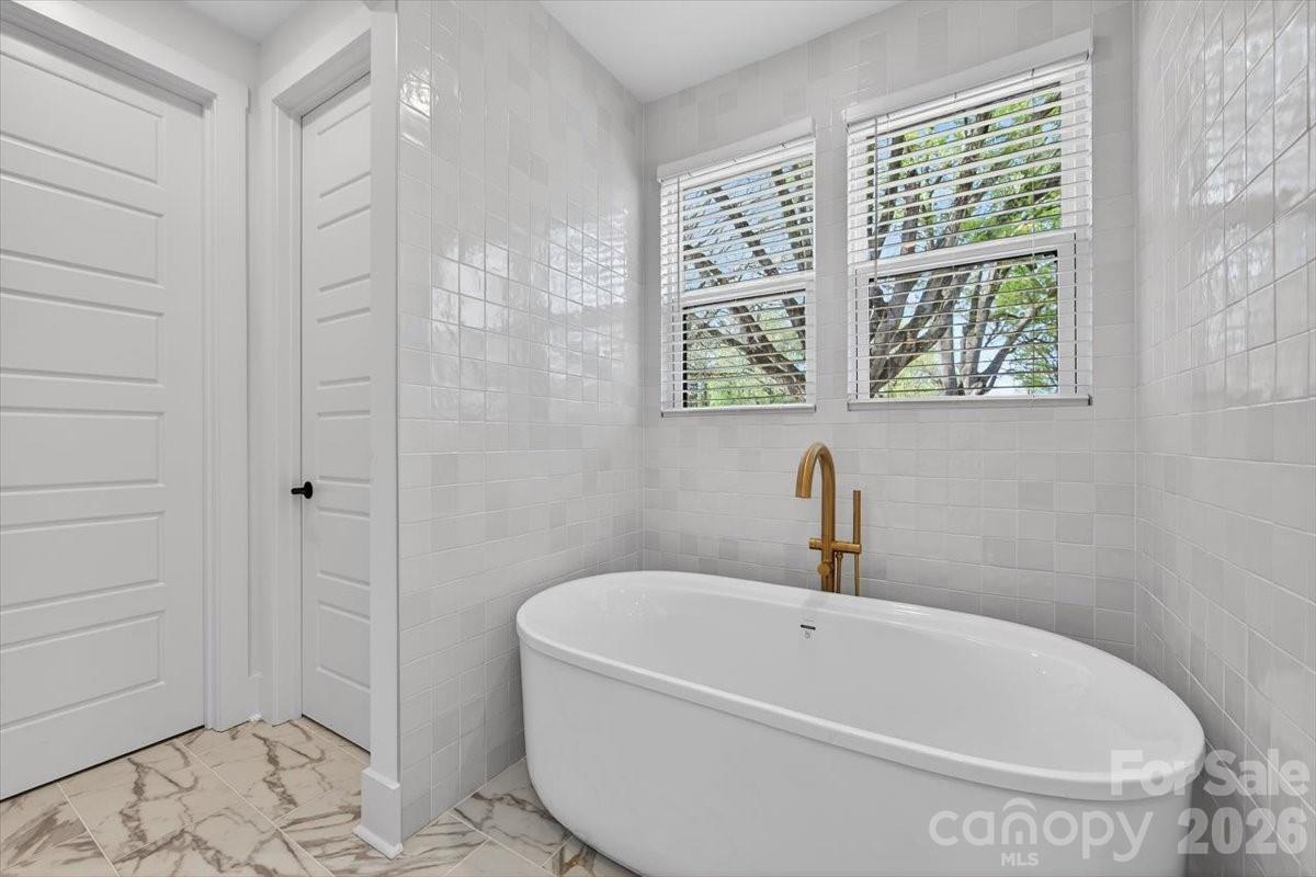 1607 Chippendale Road Charlotte NC 28205