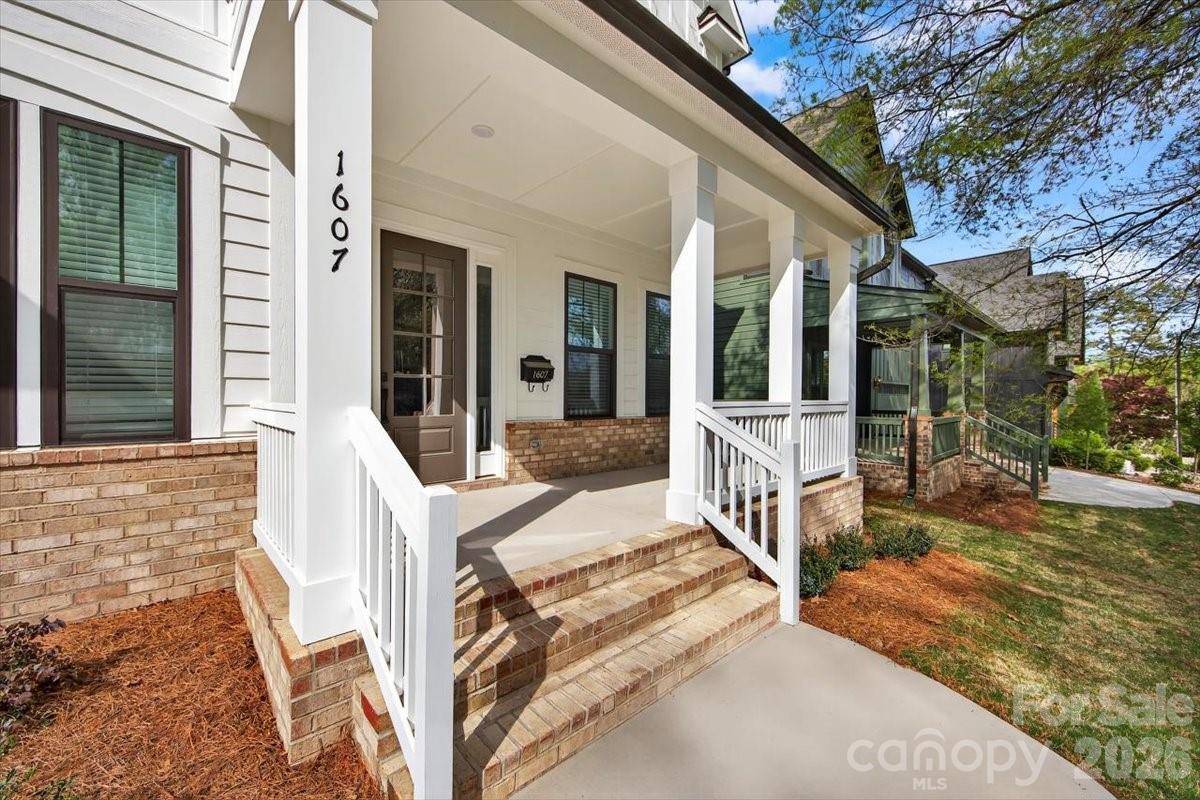 1607 Chippendale Road Charlotte NC 28205