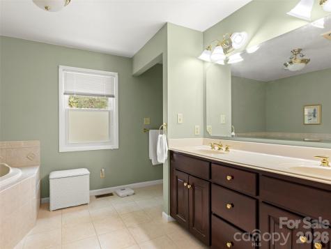 32 Westridge Drive Asheville NC 28803