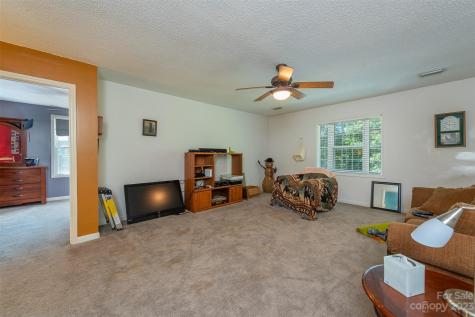 62 Old Piney Mountain Road Old Fort NC 28762