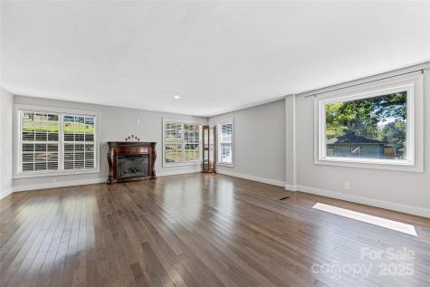 425 Lyndhurst Drive Hendersonville NC 28791