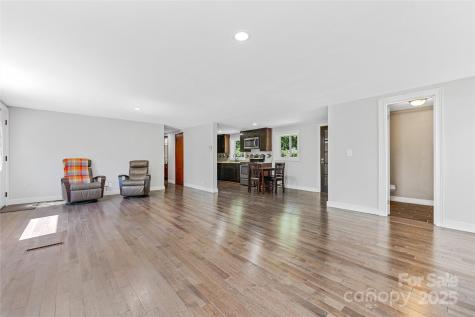 425 Lyndhurst Drive Hendersonville NC 28791