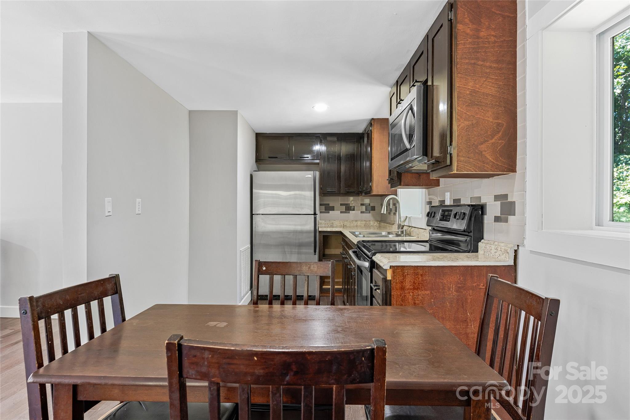 425 Lyndhurst Drive Hendersonville NC 28791