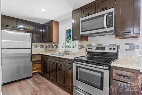425 Lyndhurst Drive Hendersonville NC 28791