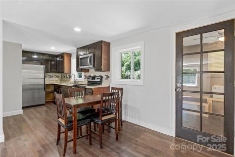 425 Lyndhurst Drive Hendersonville NC 28791