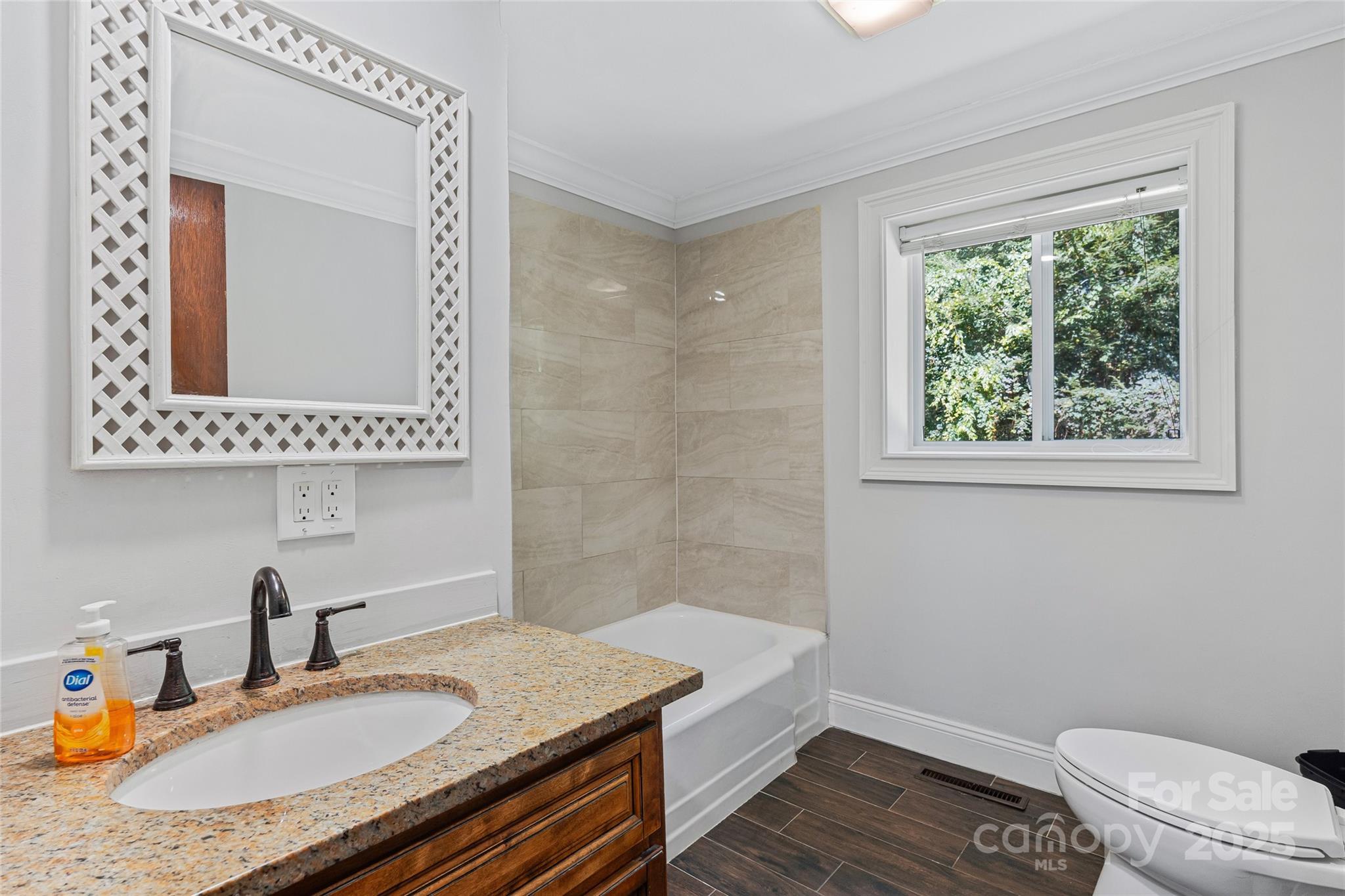 425 Lyndhurst Drive Hendersonville NC 28791