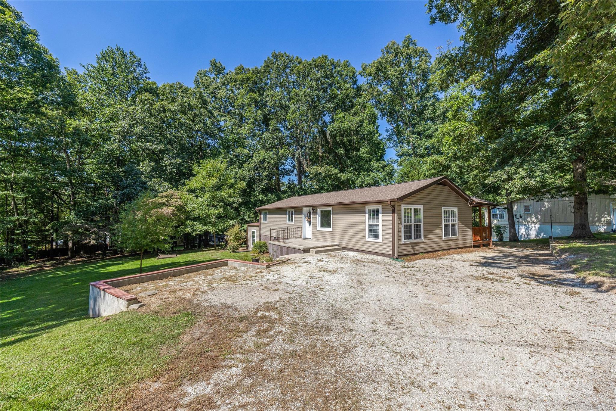 425 Lyndhurst Drive Hendersonville NC 28791