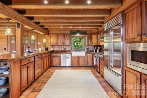1072 Corsica Lane Saluda NC 28773