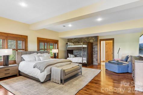 1072 Corsica Lane Saluda NC 28773