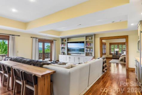 1072 Corsica Lane Saluda NC 28773