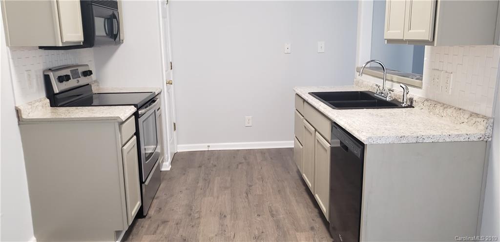 1721 Holliford Court Charlotte NC 28215