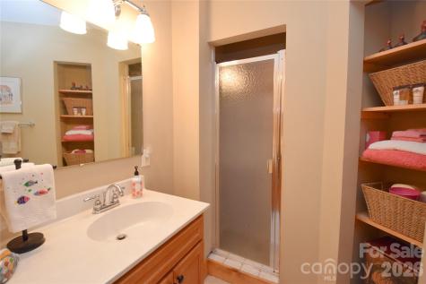 604 Croft View Drive Bakersville NC 28705