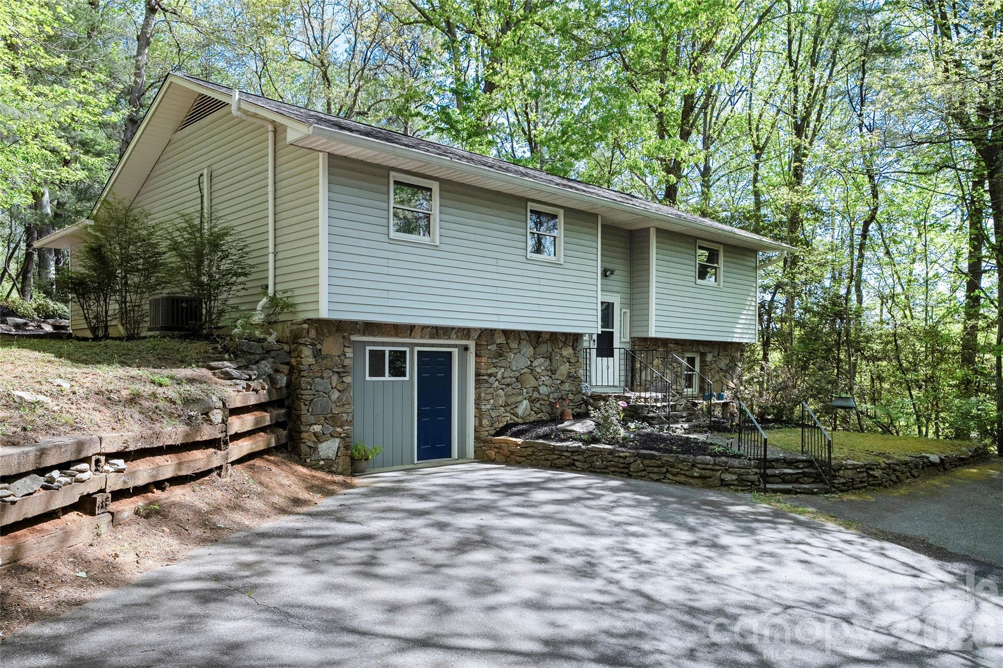 84 Chisholm Street Saluda NC 28773