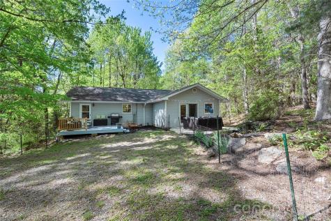 84 Chisholm Street Saluda NC 28773