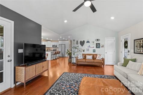 27 Pounding Mill Road Hendersonville NC 28792