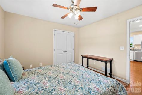 27 Pounding Mill Road Hendersonville NC 28792