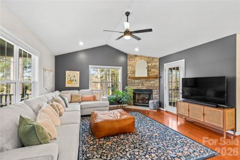 27 Pounding Mill Road Hendersonville NC 28792