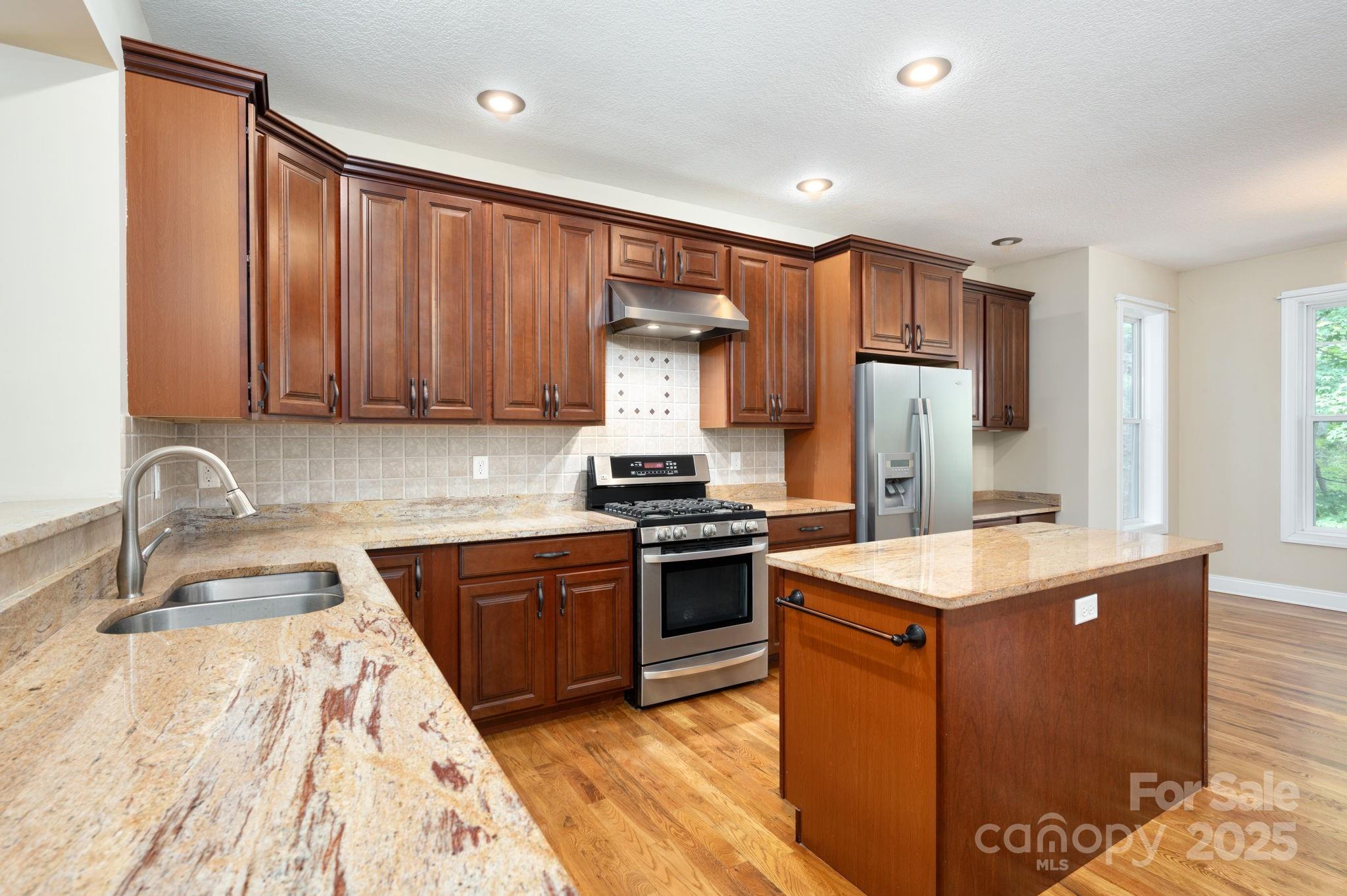 17 Bohemian Lane Asheville NC 28805