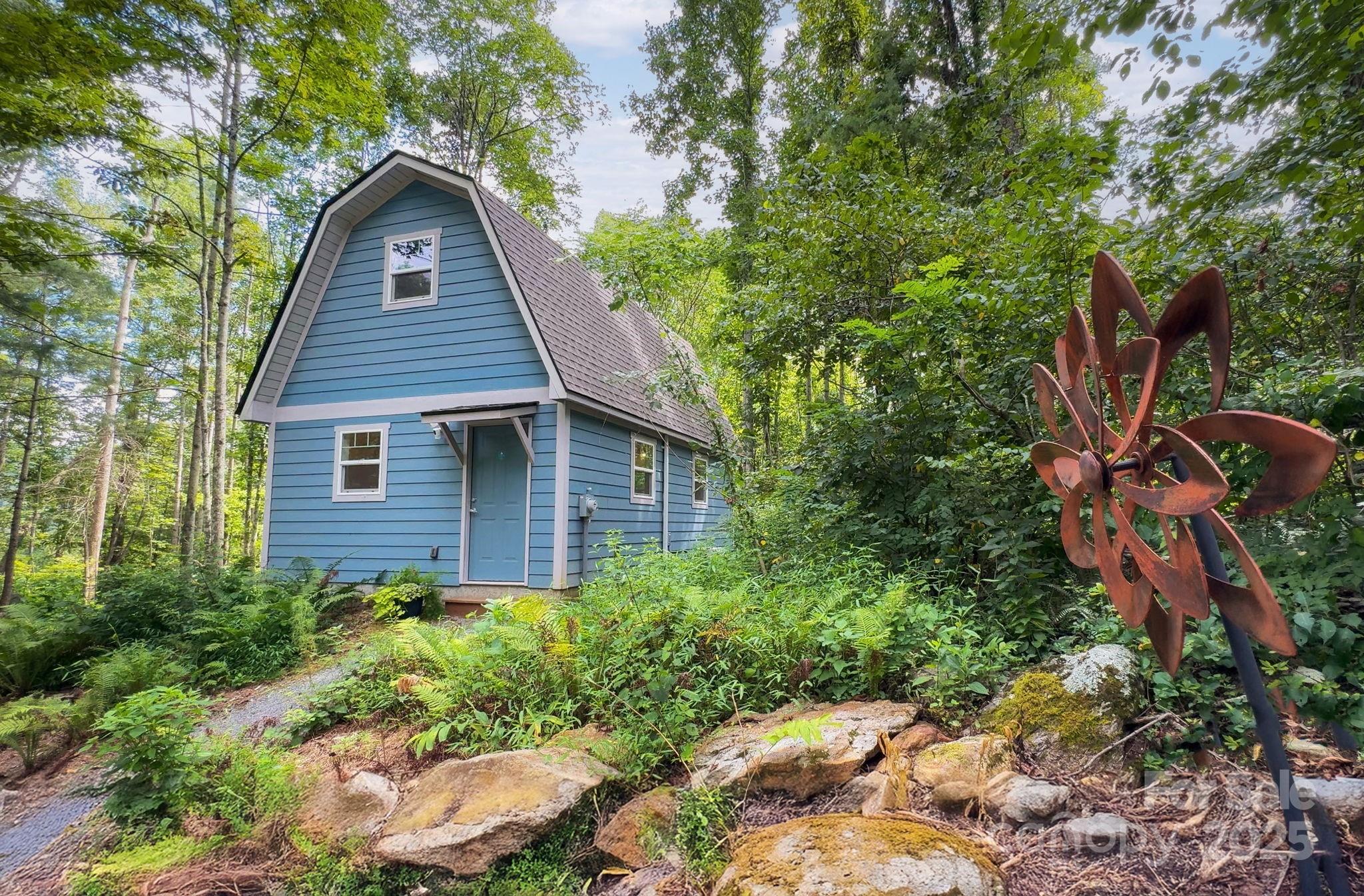 17 Bohemian Lane Asheville NC 28805