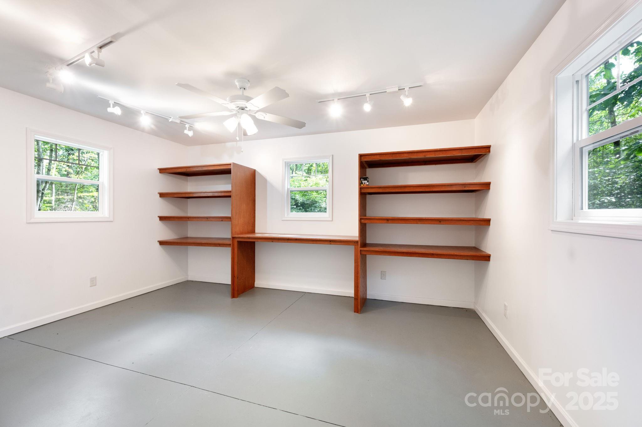 17 Bohemian Lane Asheville NC 28805