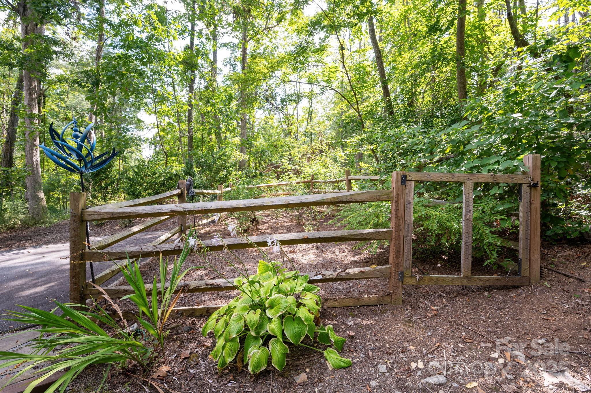 17 Bohemian Lane Asheville NC 28805