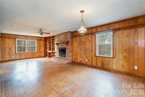 52 E Miller Street Columbus NC 28722