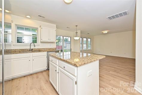 9820 Aaronda Court Charlotte NC 28213