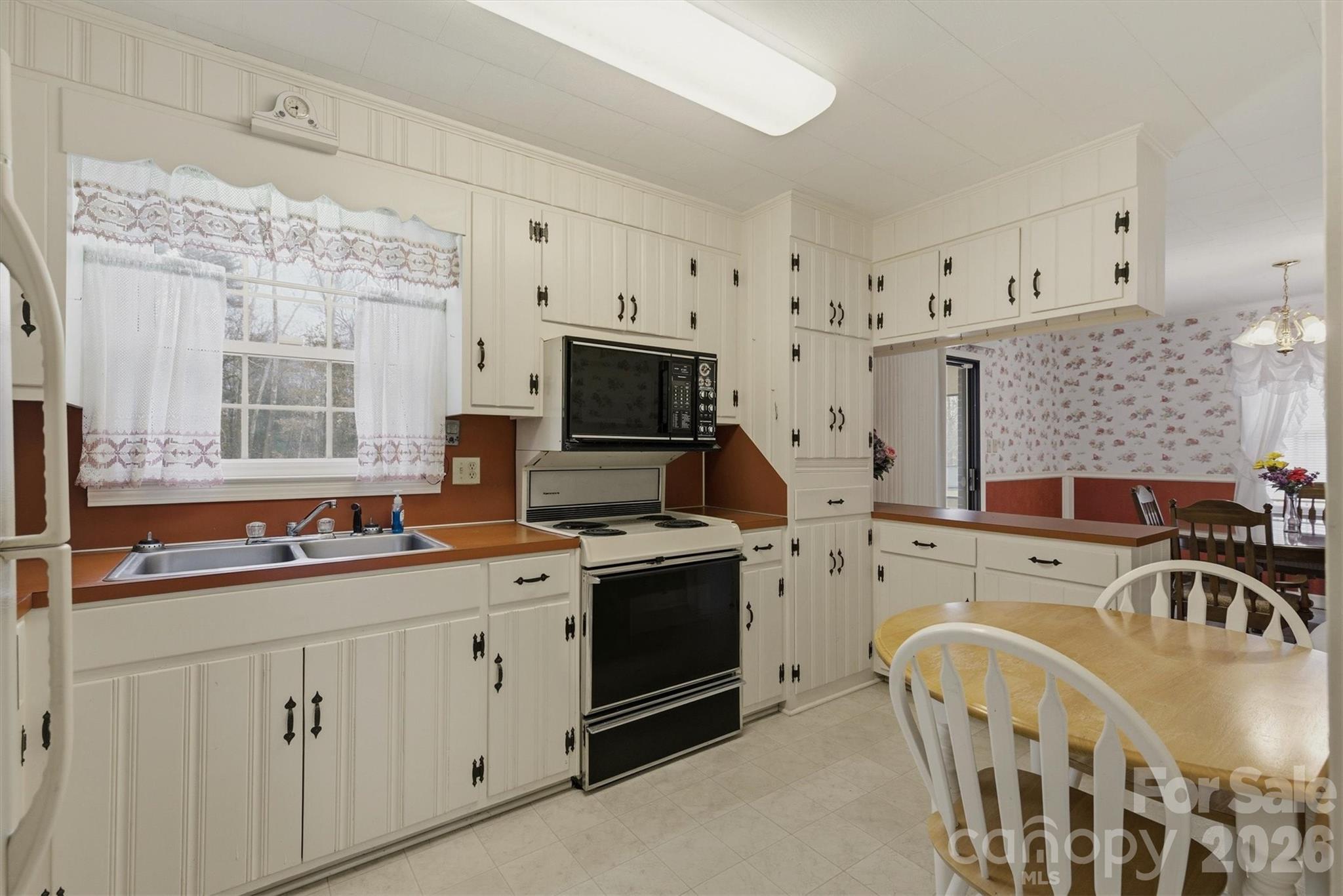 902 Meadowood Drive Lenoir NC 28645