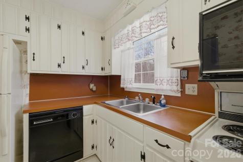 902 Meadowood Drive Lenoir NC 28645