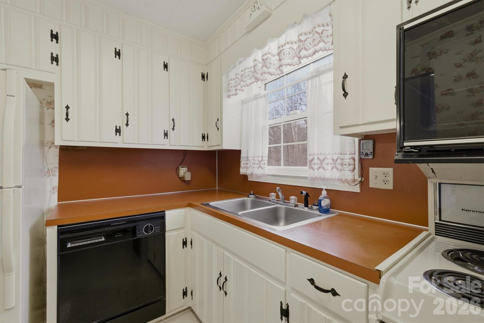 902 Meadowood Drive Lenoir NC 28645