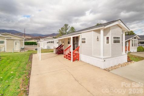 52 Strollers Lane Waynesville NC 28785
