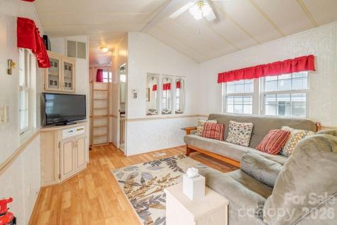 52 Strollers Lane Waynesville NC 28785
