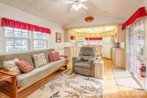 52 Strollers Lane Waynesville NC 28785