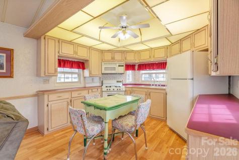 52 Strollers Lane Waynesville NC 28785
