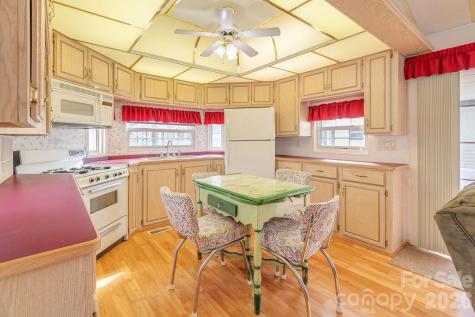 52 Strollers Lane Waynesville NC 28785
