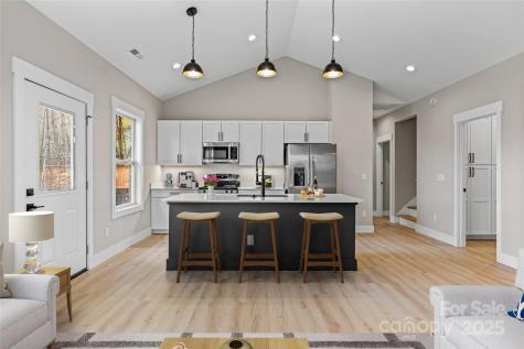446 Old Buckeye Cove Road Swannanoa NC 28778