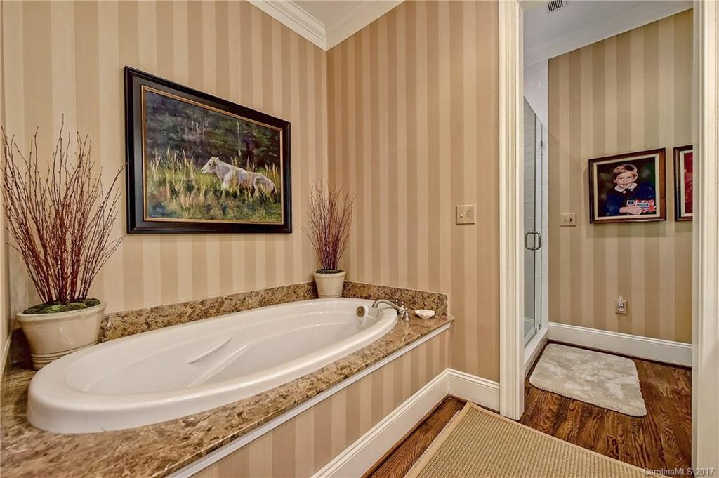 204 Crownsgate Court Charlotte NC 28207