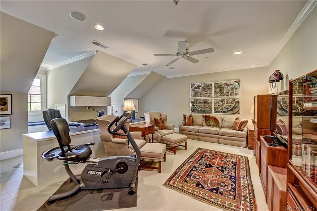 204 Crownsgate Court Charlotte NC 28207